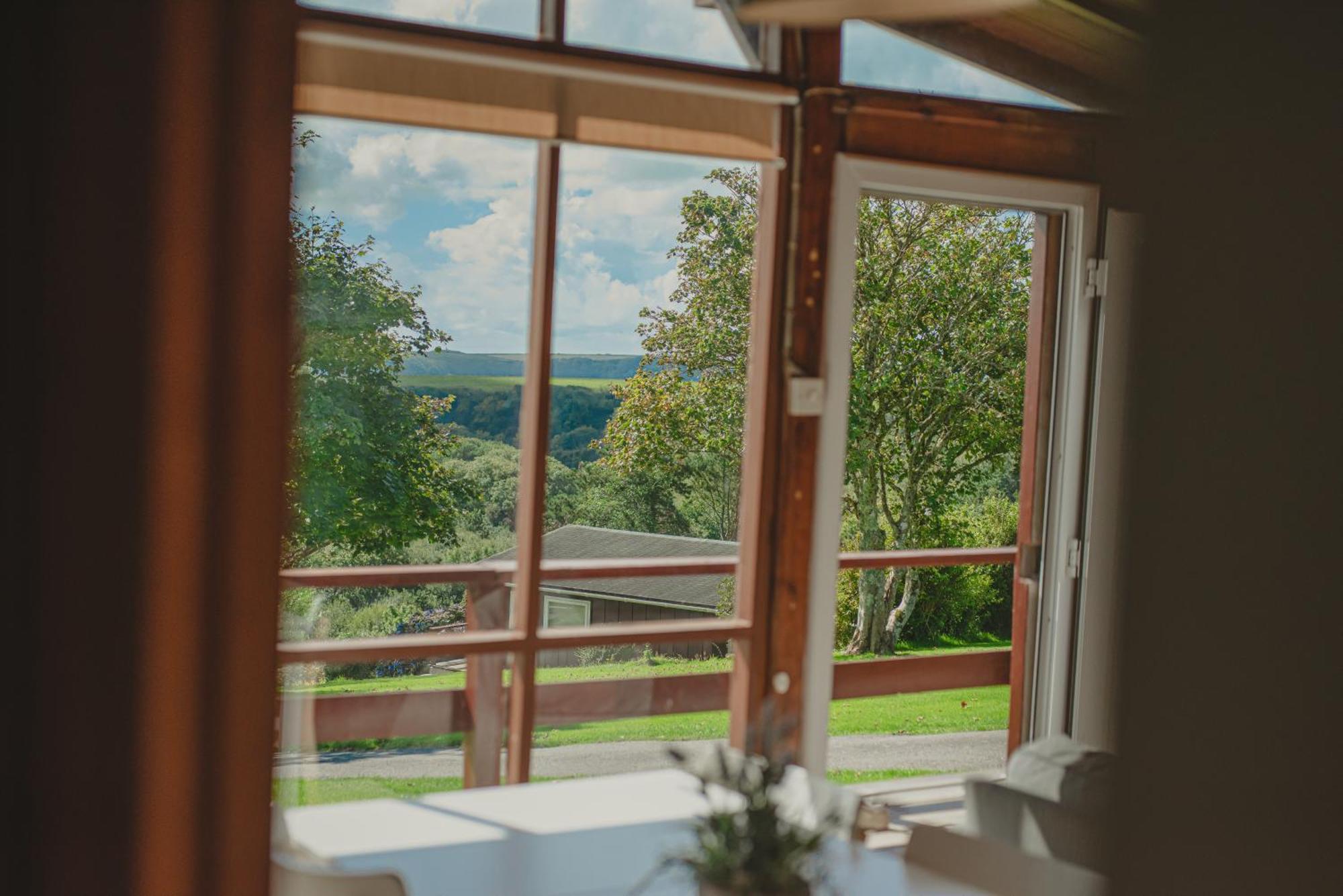 Timber Hill Self Catering Cedar Lodges Broad Haven Exterior photo
